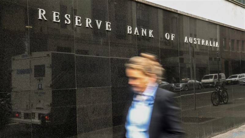 Australia’s central bank keeps rates steady