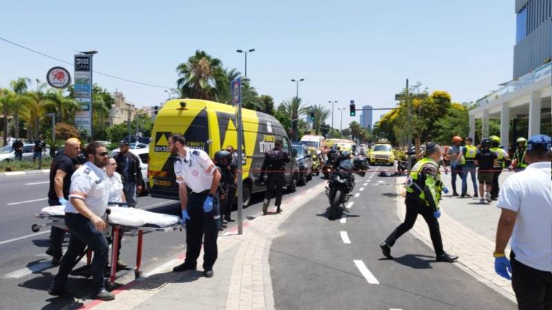 7 injured in car-ramming attack in Tel Aviv