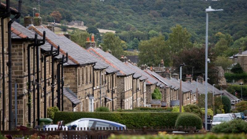 UK house prices fall 2.6% in June