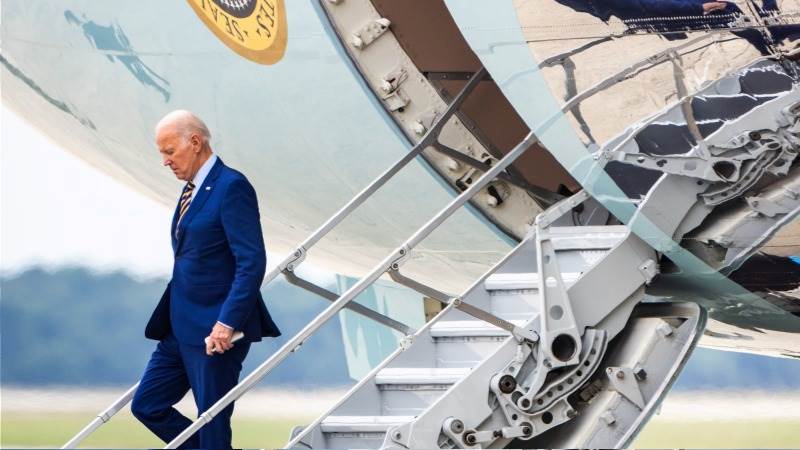 Biden arrives in UK