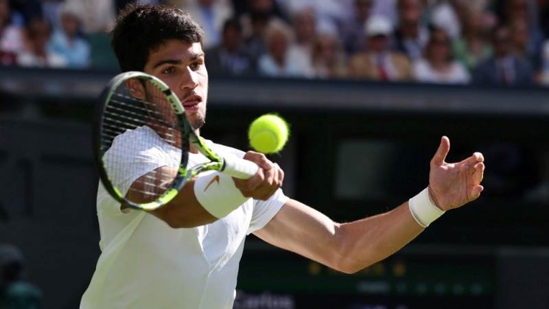 Alcaraz reaches Wimbledon semis by beating Rune