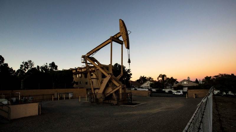 Oil prices rise 1% on supply concerns