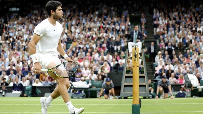 Alcaraz defeats Medvedev to reach Wimbledon finals