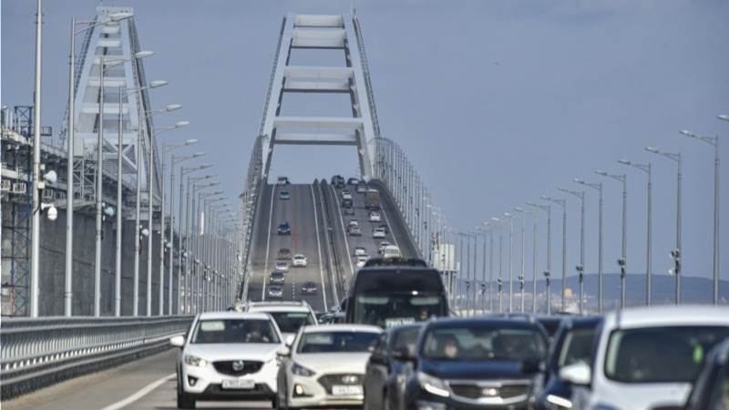 Crimean bridge traffic resumes after pause over air raid