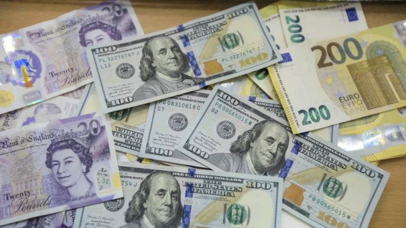 Dollar rises further after inflation reading