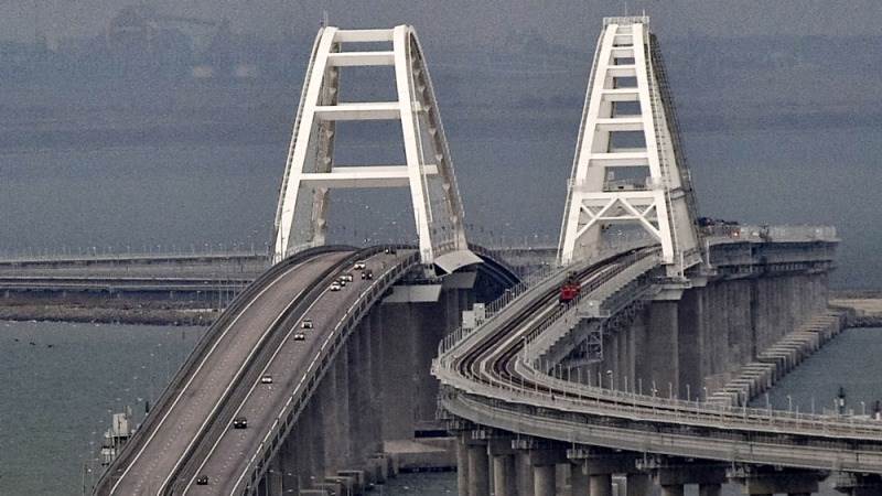 Russia limits traffic under Crimean bridge – report