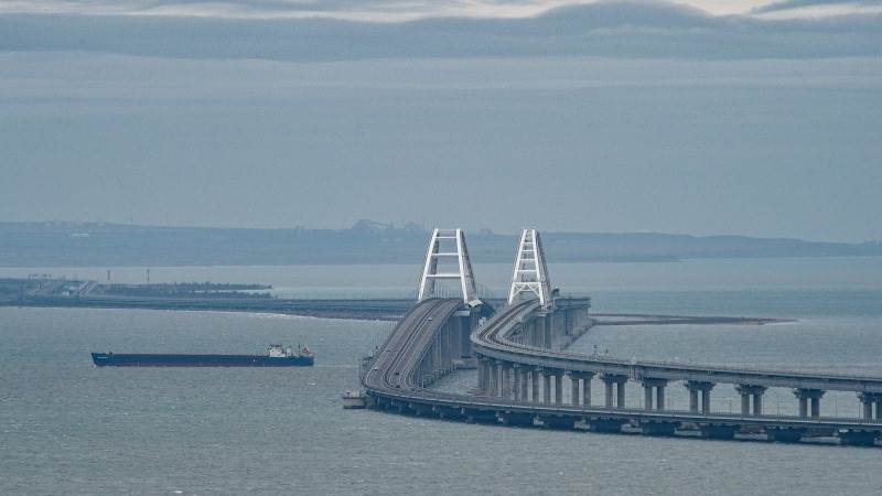 Traffic resumes on Crimean bridge