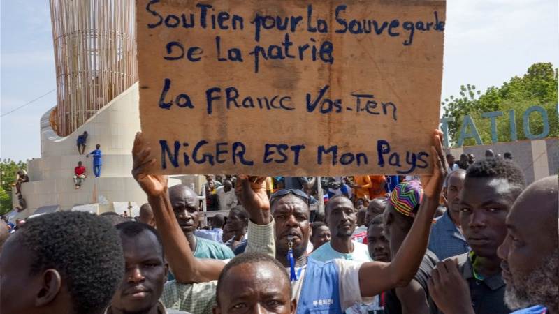 France to start evacuating nationals from Niger