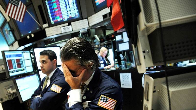 Wall Street sinks at close, Dow slides nearly 350 pts