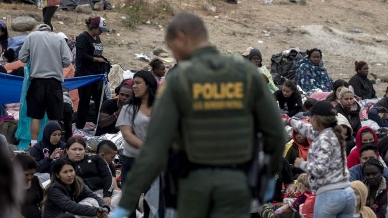 Court allows Biden admin to keep asylum policy