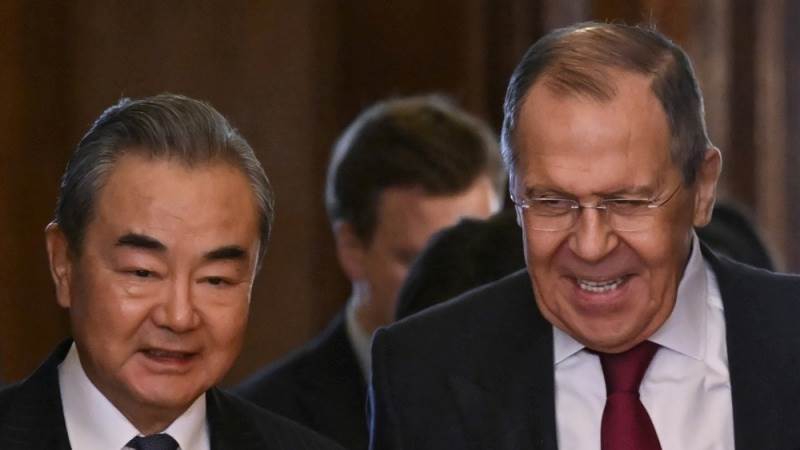 Lavrov, Yi discuss Ukrainian crisis, bilateral relations