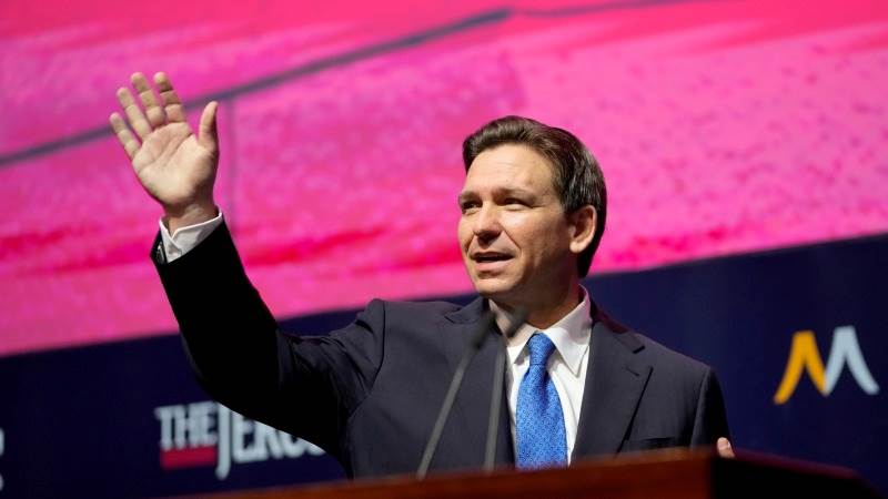 DeSantis replaces campaign manager