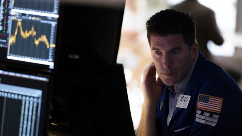 Wall Street eases losses at close after Fed hints rate cuts