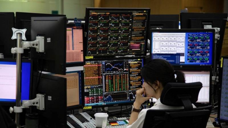 Asian stocks mixed with data in focus