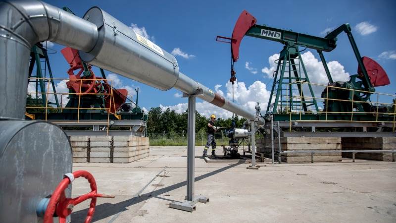 Crude prices rise 1% as IEA warns of tight supply