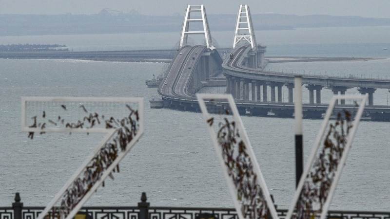 Traffic halted on Crimean Bridge