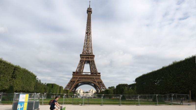 Eiffel Tower evacuated, closed amid bomb threat