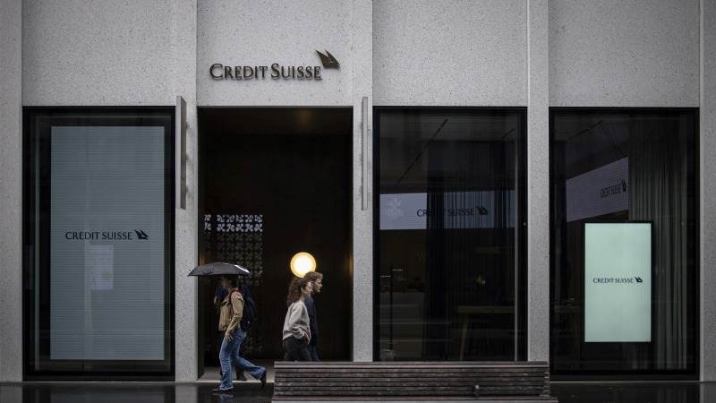 Credit Suisse retail investors plan UBS buyout suit