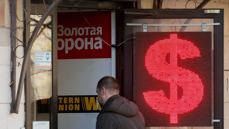 Ruble plunges over 2% against dollar, euro