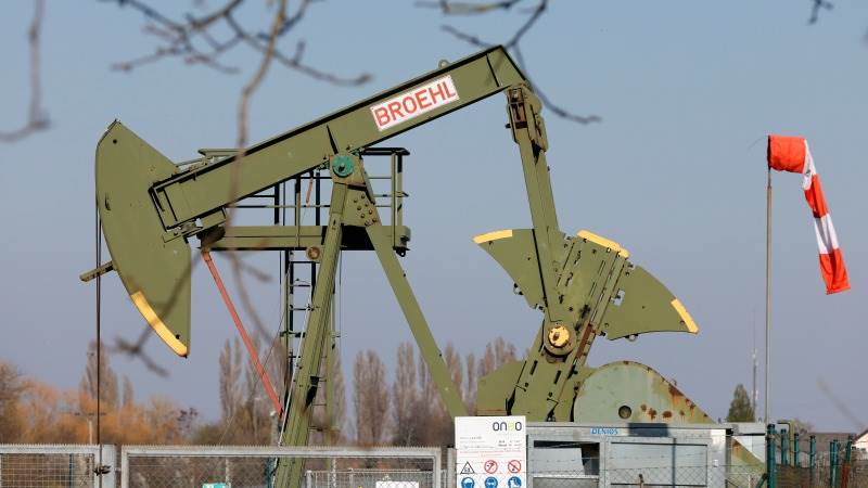 Crude prices up nearly 1% on supply uncertainty