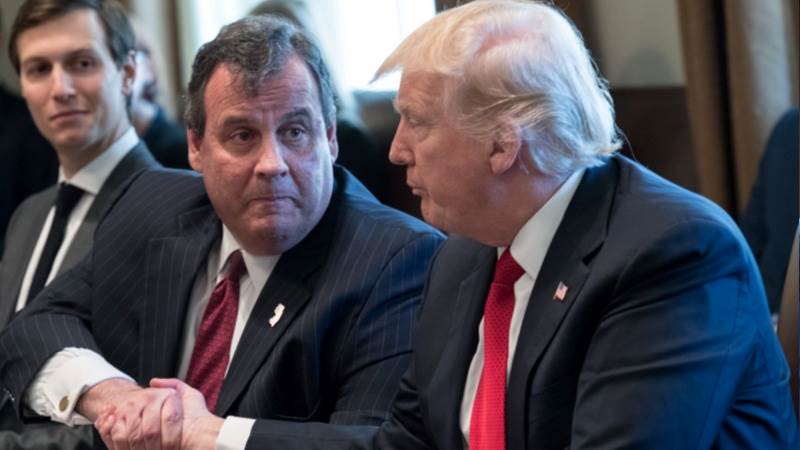 Trump urges Christie to drop presidential bid