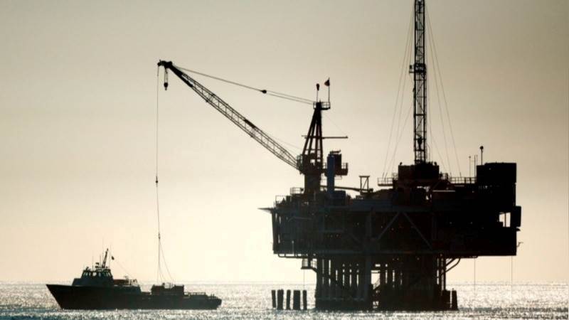 Oil prices rally 2% amid supply fears