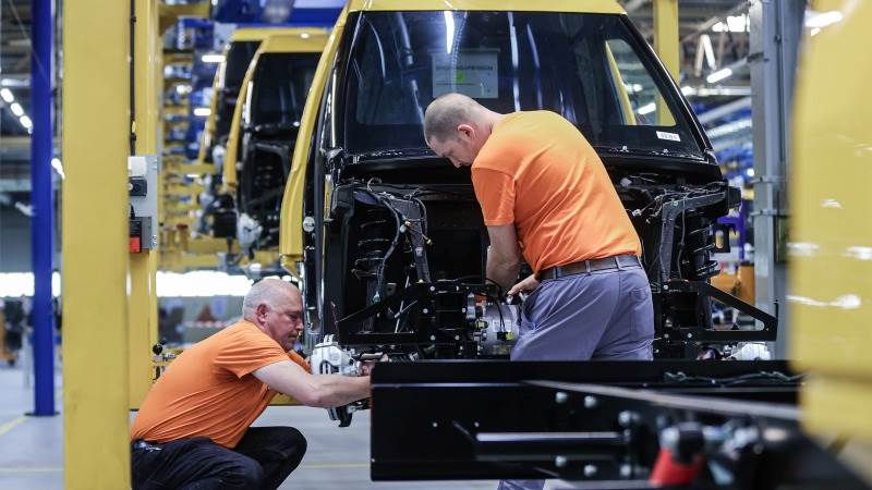 German industrial output falls 0.8% in July