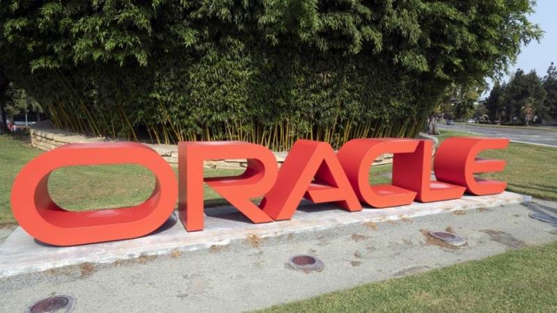 Oracle slides 11% after revenue miss