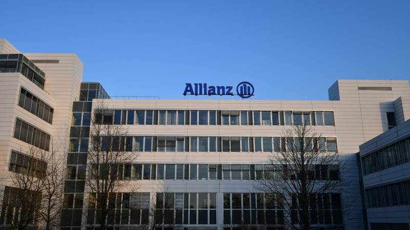 Allianz shares reach highest level since 2002