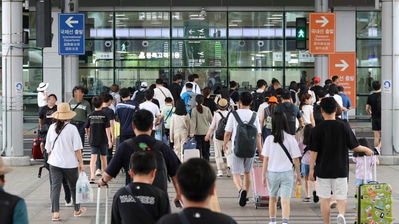 Ministry: S. Korea-China travel recovers in August