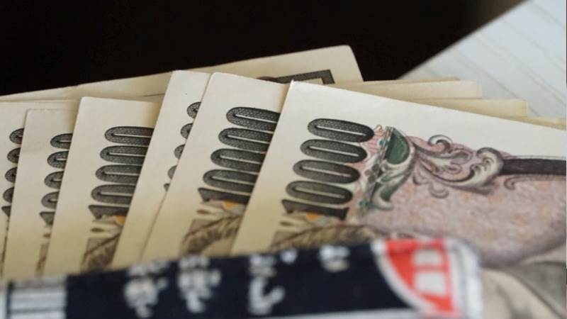 Yen hits 10-month low versus dollar