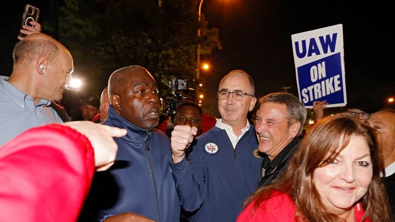 UAW to expand strikes in 38 GM, Stellantis facilities