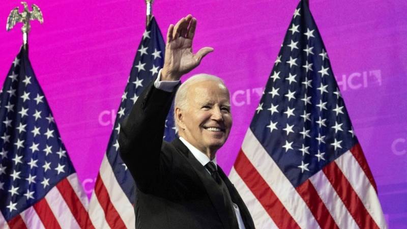 Biden receives updated COVID shot