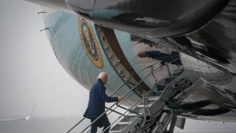 Biden joins UAW picket line in Michigan