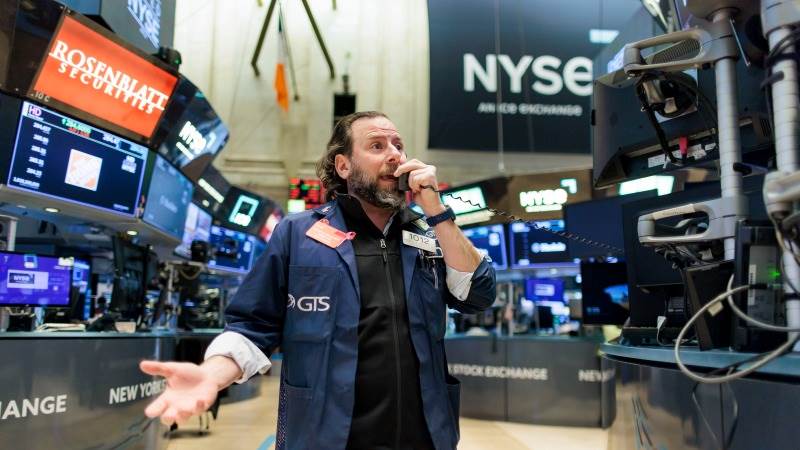 Wall Street changes course, Dow jumps 200 pts