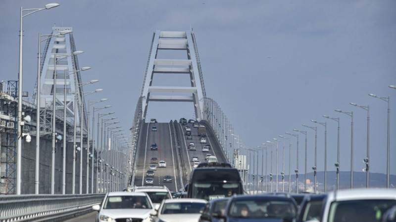 Traffic halted across Crimean bridge