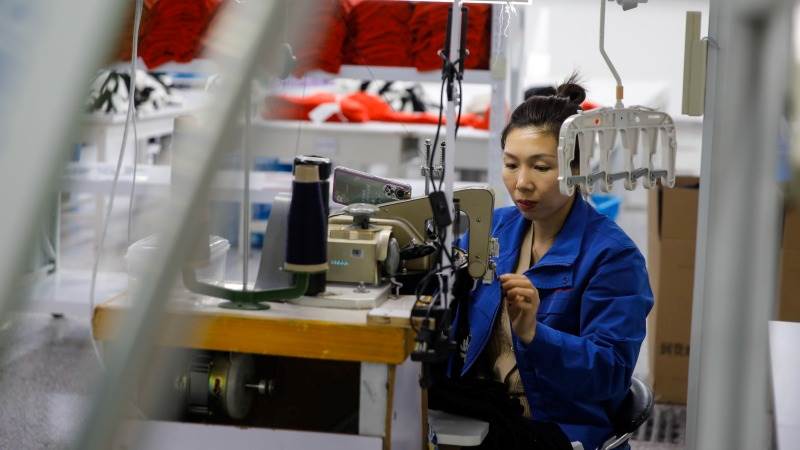 China’s manufacturing sector shrinks slightly in September