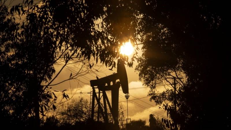 Oil prices rise on demand hopes