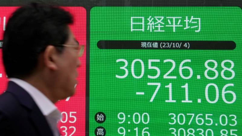 Asia moslty higher ahead of US payroll data