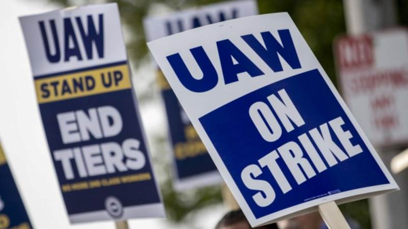 UAW: 4,000 union members at Mack Trucks to strike