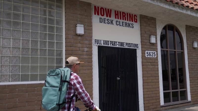 US initial jobless claims unchanged at 209,000