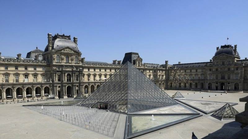 Louvre, Versailles evacuated for security reasons