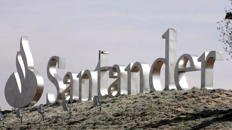 Santander's profit surges 20% to €2.9B in Q3