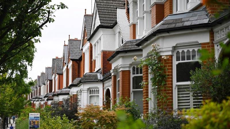 UK mortgage approvals down to 43,300 in September