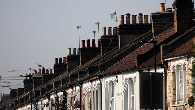 UK house prices decline 3.3% in October