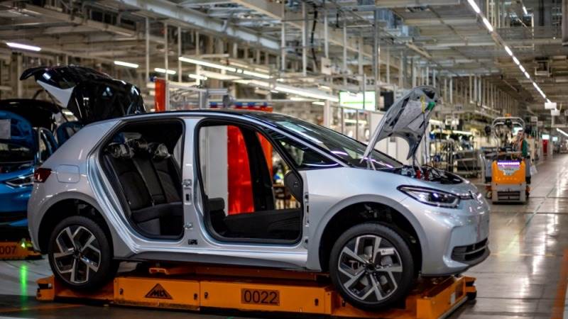 German manufacturing downturn eases in October