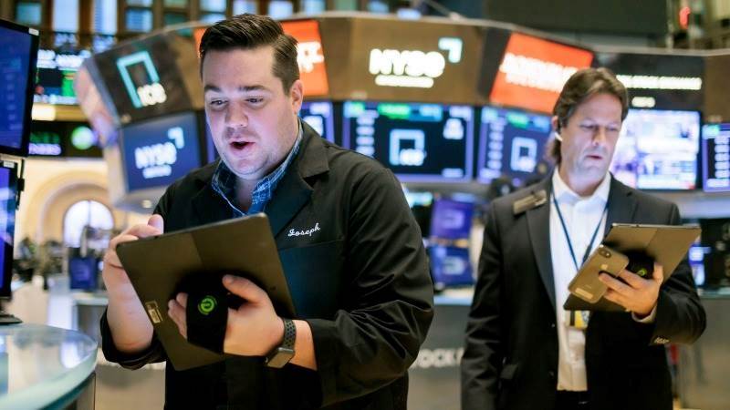 US markets close mostly lower after jobs data