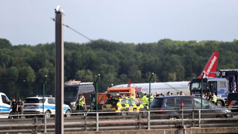 Hamburg airport closed after armed man enters premises