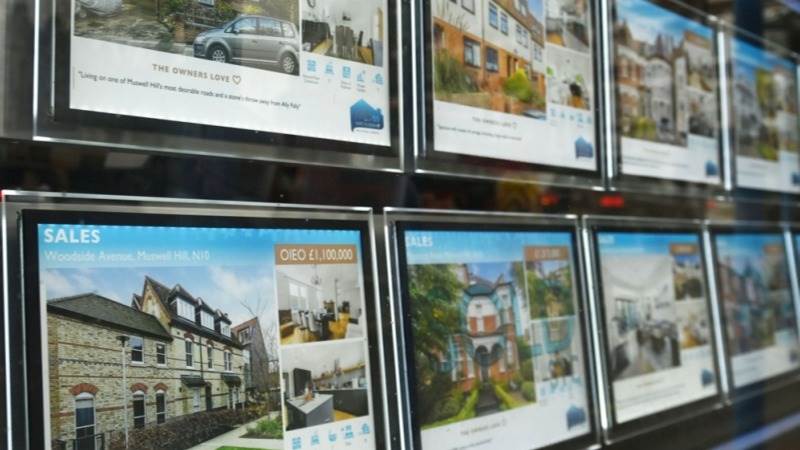 UK house prices fall 3.2% on annual basis in October