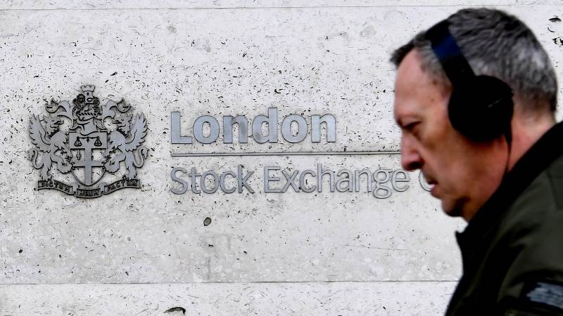 Europe extends losses,  FTSE, CAC down over 1%